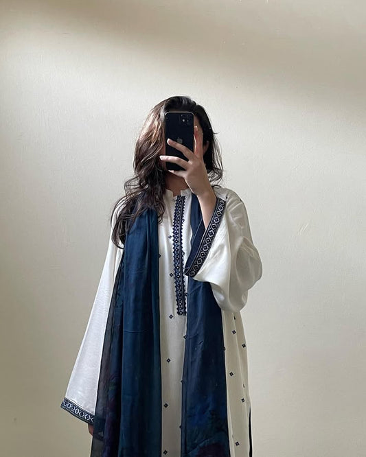 Vanzila  Embroidered 3-Pieces